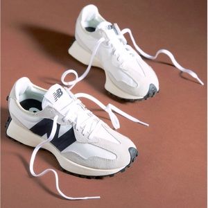 Great condition New Balance 327 Sneakers